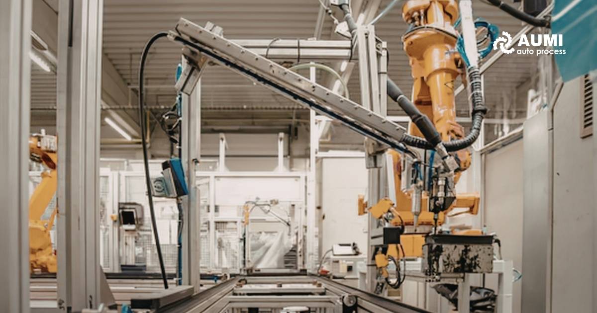 Robot công nghiệp trong nhà máy