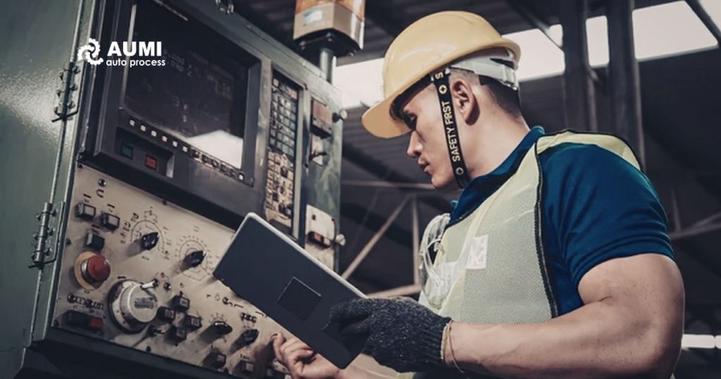 Kiểm tra thiết bị nhà máy
